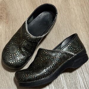 Dansko Professional Slip On Clogs Iridescent Medallion Black Women's Size 39
